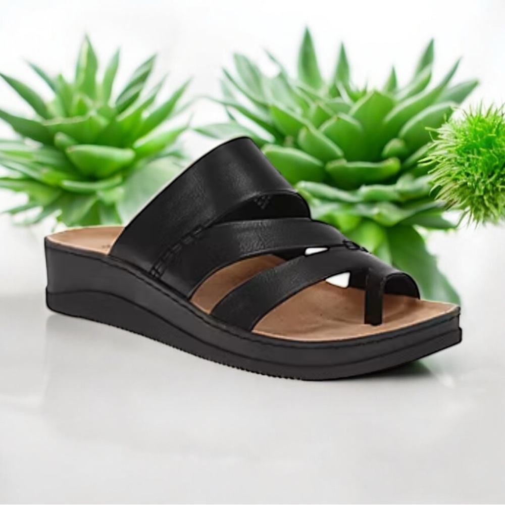 New: size 8 Bare-trap sandals